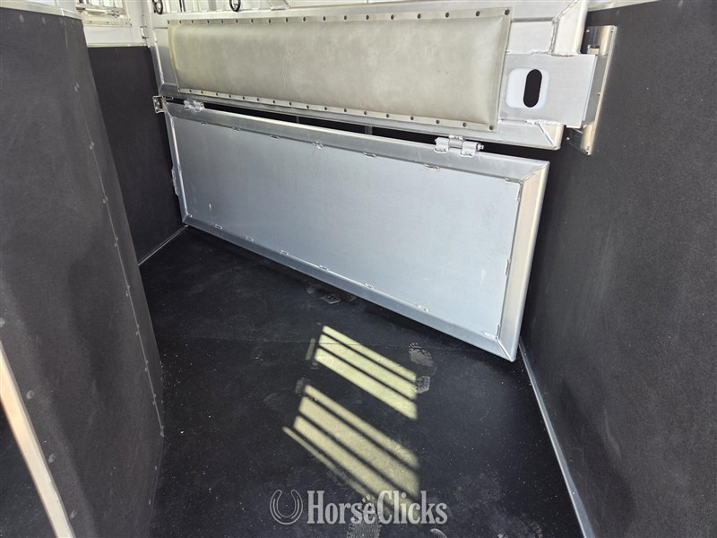 Horse Trailers - 2026 Featherlite Trailers 9807  Horse Trailer