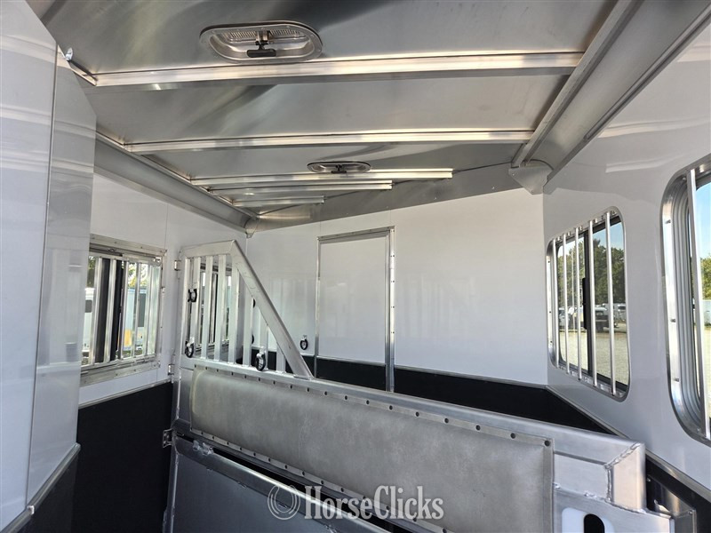 Horse Trailers - 2026 Featherlite Trailers 9807  Horse Trailer in Ohio