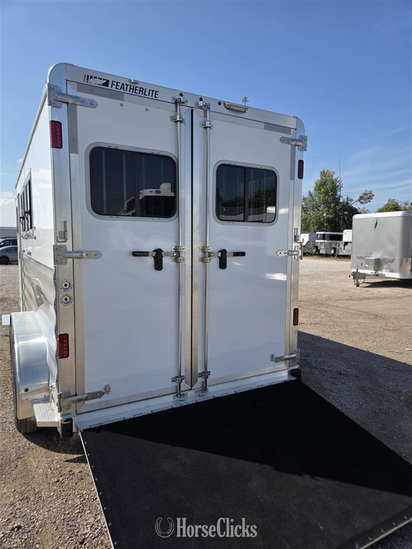 Ohio 2026 Featherlite Trailers 9807  Horse Trailer