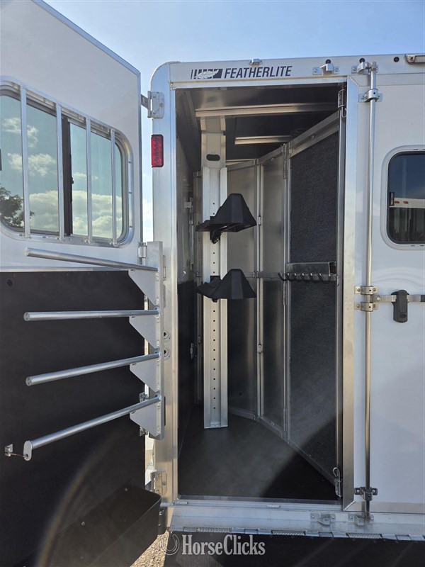 2026 Featherlite Trailers 9807  Horse Trailer Ohio