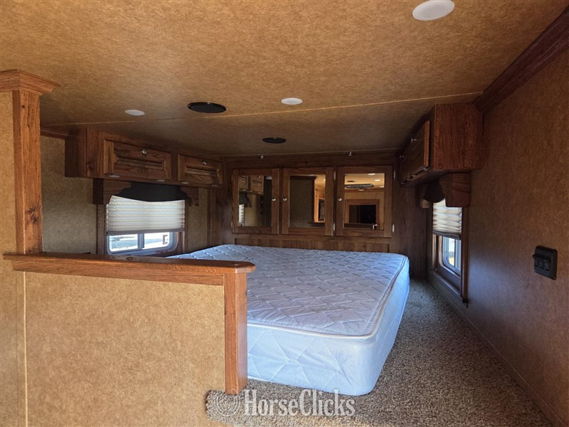 Horse Trailers - 2017 Featherlite Trailers 9821  Horse Trailer