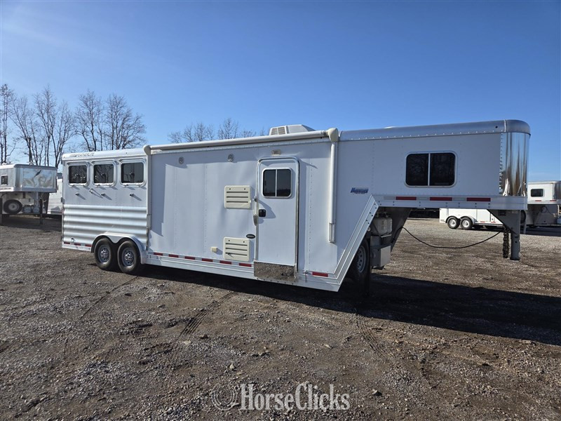 2017 Featherlite Trailers 9821  Horse Trailer in Ohio