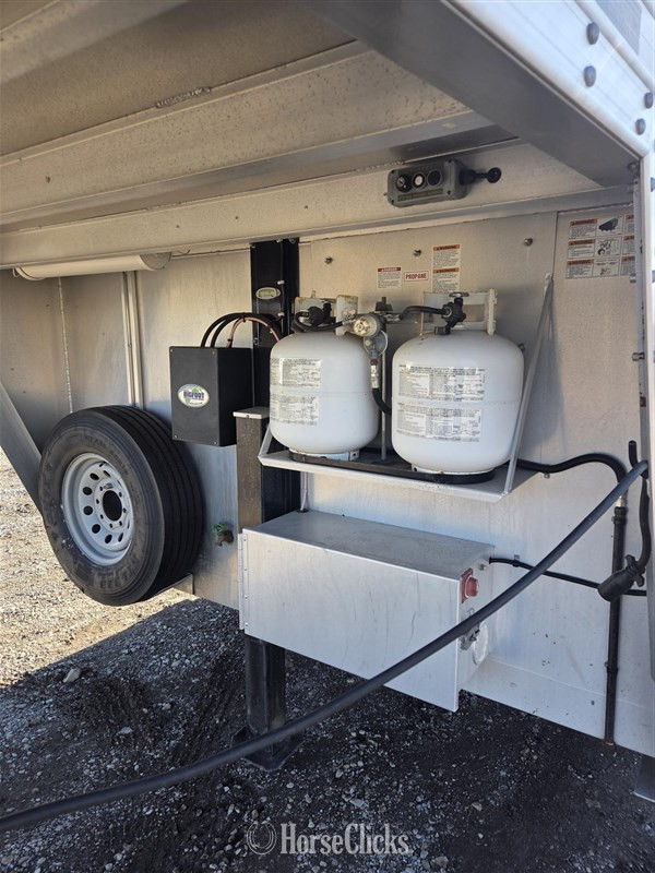 2017 Featherlite Trailers 9821  Horse Trailer - Horse Trailers in Ohio
