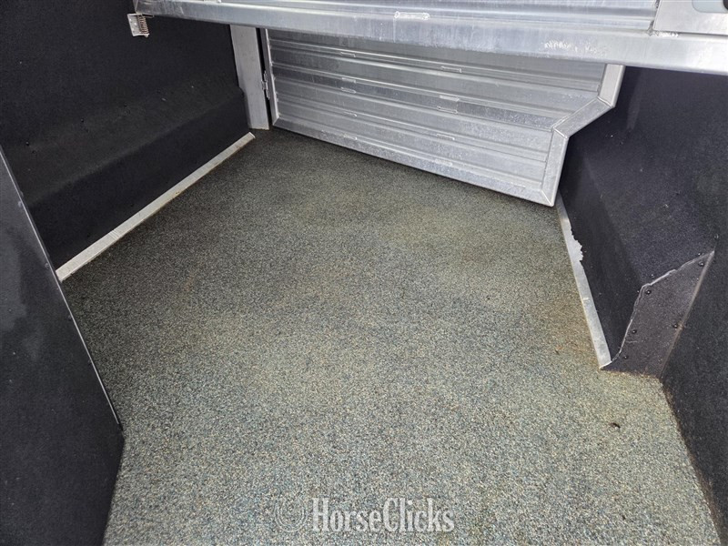 Horse Trailers - 2017 Featherlite Trailers 9821  Horse Trailer in Ohio