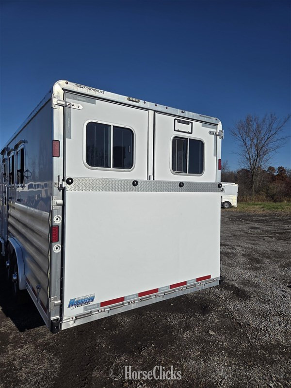 Ohio 2017 Featherlite Trailers 9821  Horse Trailer