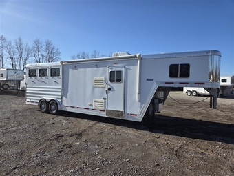 2017 Featherlite Trailers 9821  Horse Trailer