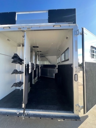 2023 Lakota 4 horse gooseneck trailer with 15\' living quarters
