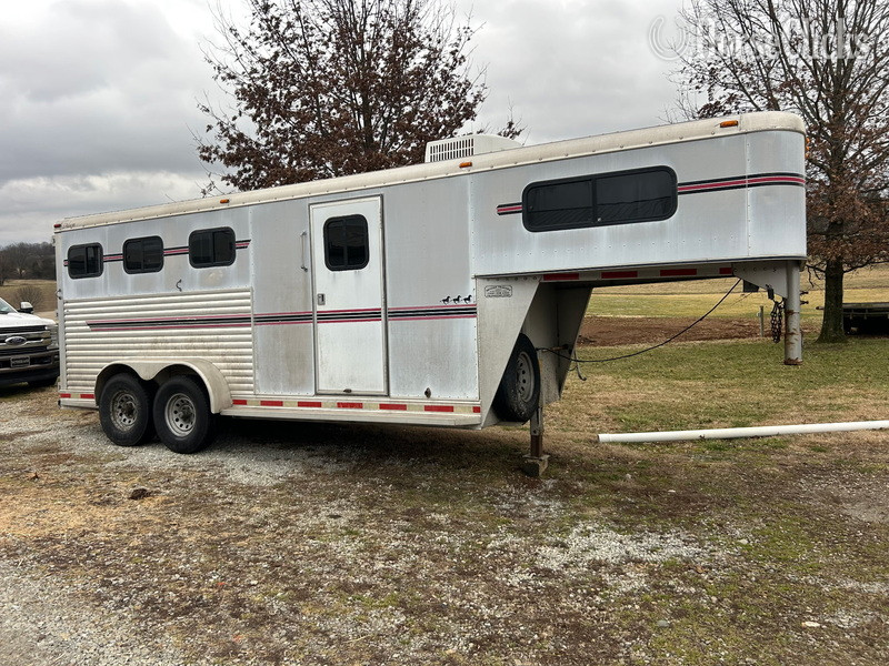 2001 Adam Trailers J2040  Gooseneck Horse Trailer in Kentucky