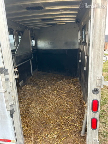 2001 Adam Trailers J2040  Gooseneck Horse Trailer - Horse Trailers