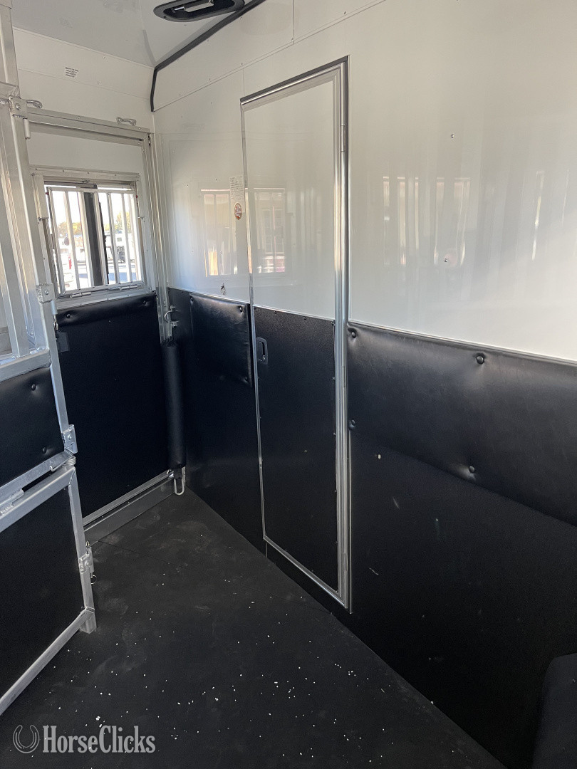 Horse Trailers - 2025 Merhow Trailers Alumaster Gooseneck Horse Trailer