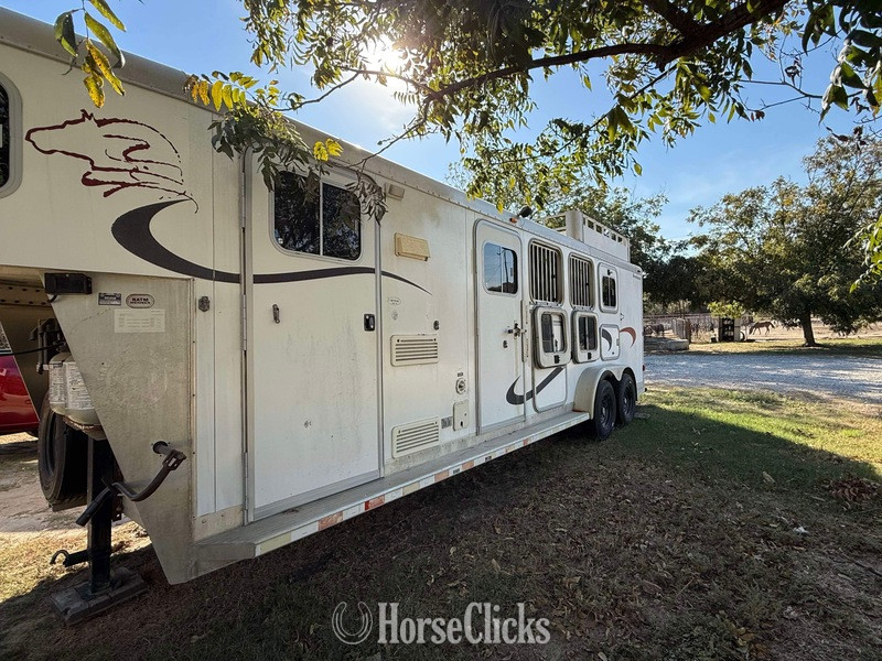 2002 Sooner Trailers  Gooseneck Horse Trailer in Texas