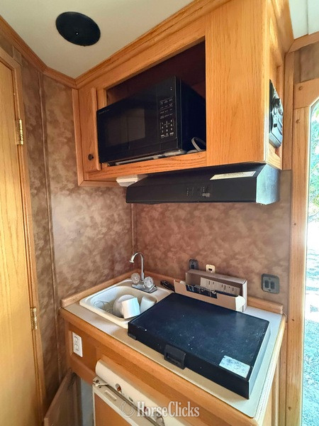 2002 Sooner Trailers  Gooseneck Horse Trailer