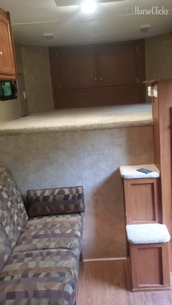 2009 Bison Coach 7280LQ Gooseneck Horse Trailer - Horse Trailers in Kentucky