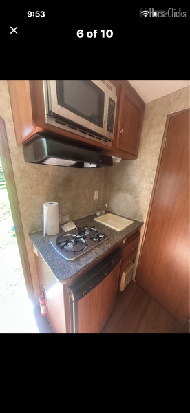 Horse Trailers - 2009 Bison Coach 7280LQ Gooseneck Horse Trailer
