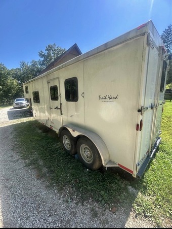 2009 Bison Coach 7280LQ Gooseneck Horse Trailer