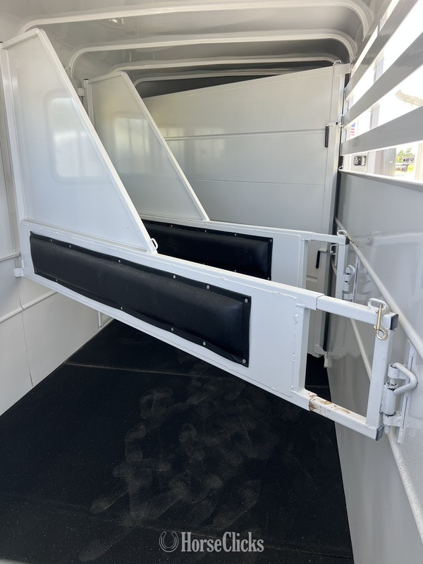 Horse Trailers - Delta Trailers 500 Series Bumper Pull Horse Trailer