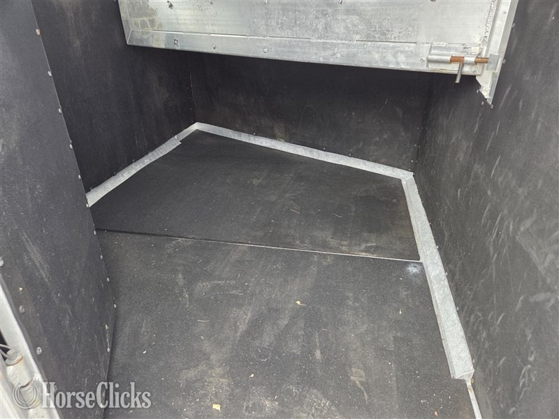 Horse Trailers - 2001 Featherlite Trailers 8541  Horse Trailer