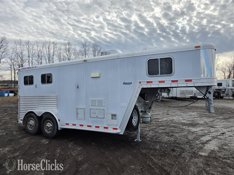 2001 Featherlite Trailers 8541  Horse Trailer