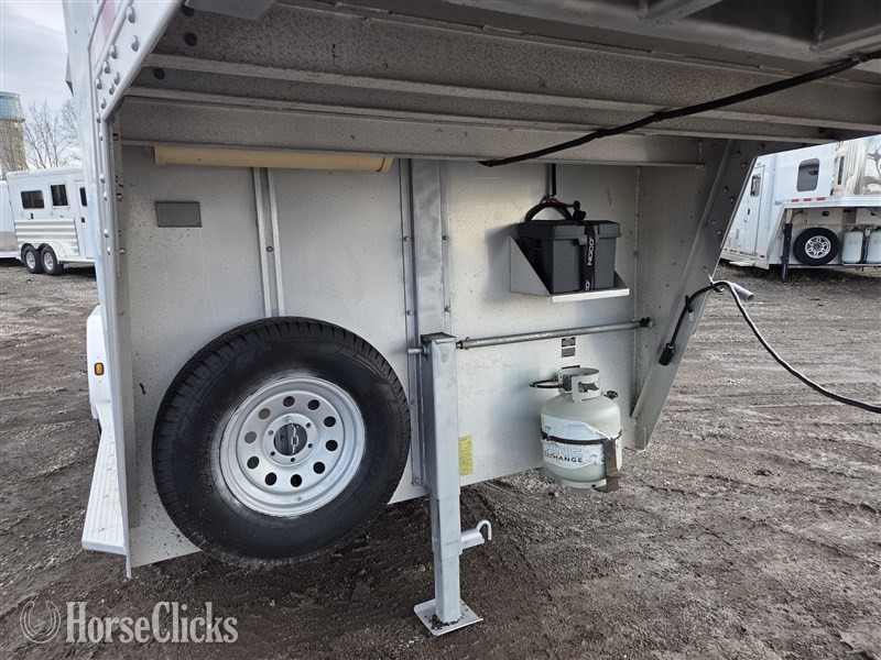 Ohio 2001 Featherlite Trailers 8541  Horse Trailer