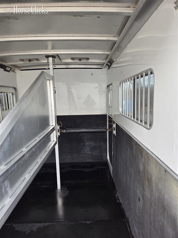 Horse Trailers - 2007 Exiss Trailers 2H  Horse Trailer in Ohio