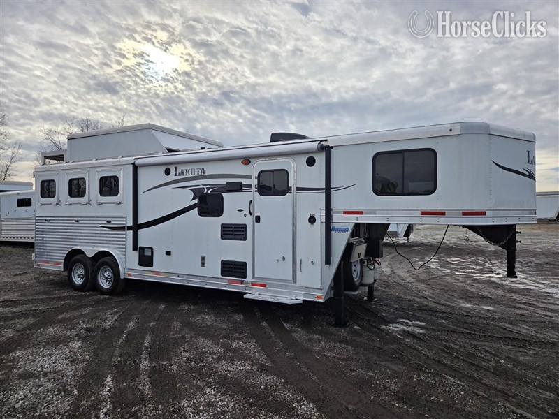 2015 Lakota Charger  Horse Trailer in Ohio