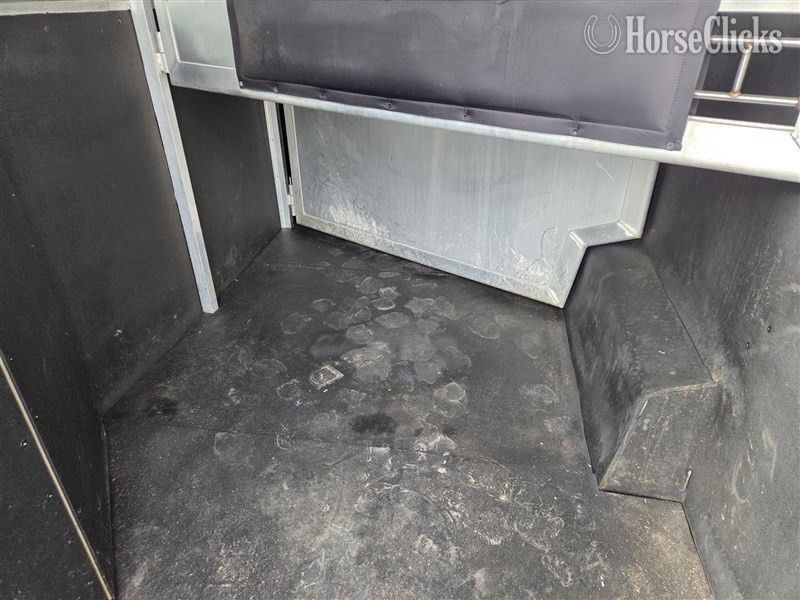 2015 Lakota Charger  Horse Trailer Ohio