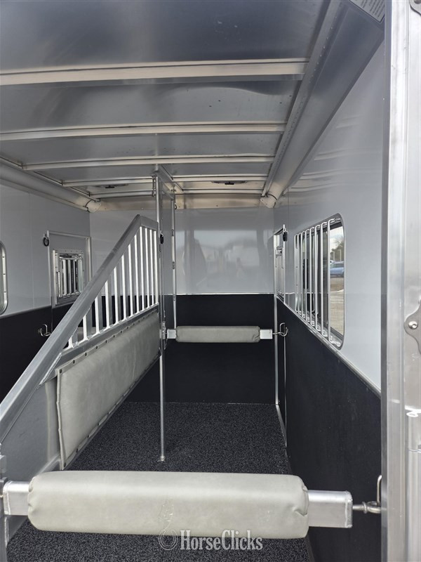 Horse Trailers - 2026 Featherlite Trailers 9300  Horse Trailer