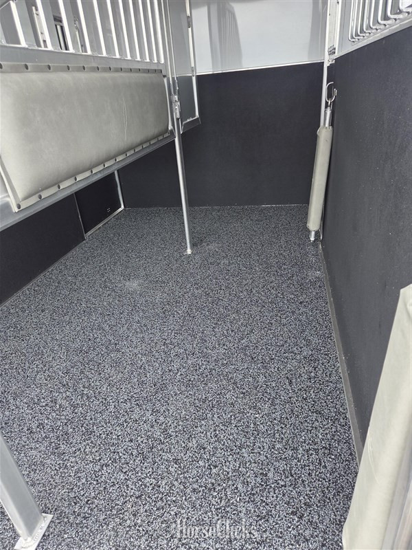 2026 Featherlite Trailers 9300  Horse Trailer Ohio