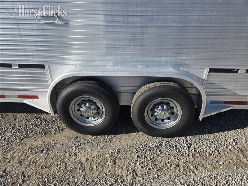 Horse Trailers - 2002 Eby Trailers Maverick  Horse Trailer in Ohio