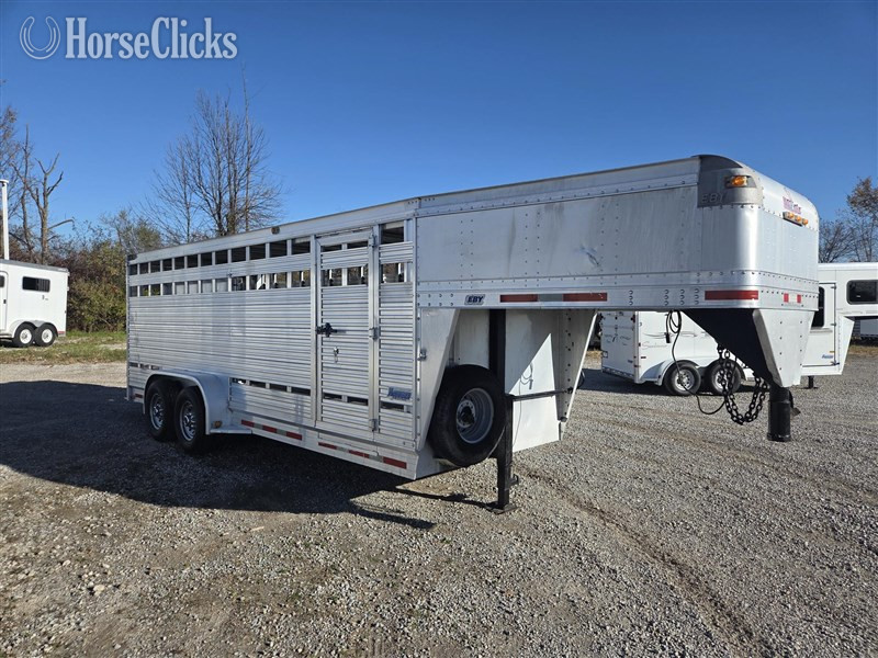 2002 Eby Trailers Maverick  Horse Trailer in Ohio