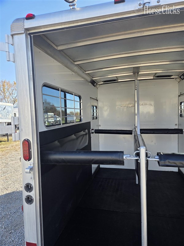 2004 Sundowner Trailers 777  Horse Trailer Ohio