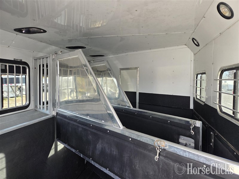 2004 Horton Trailers 3H  Horse Trailer - Horse Trailers in Ohio
