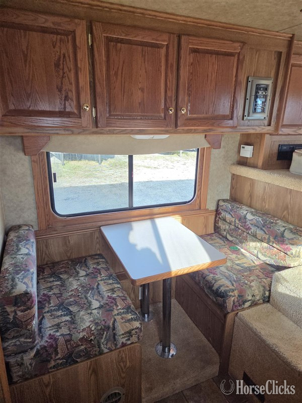 Horse Trailers - 2004 Horton Trailers 3H  Horse Trailer