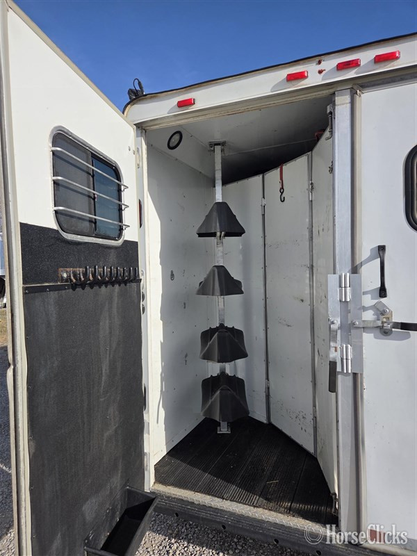 2004 Horton Trailers 3H  Horse Trailer Ohio