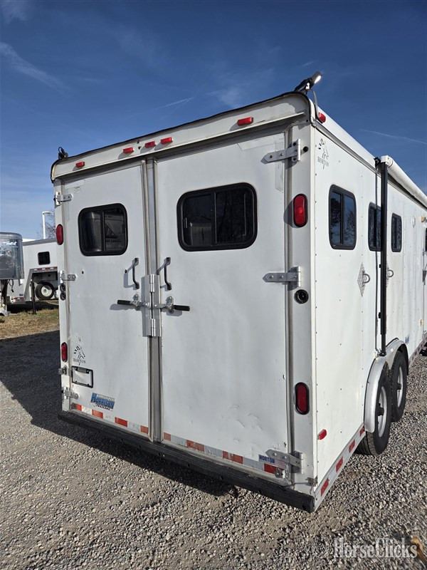 Ohio 2004 Horton Trailers 3H  Horse Trailer