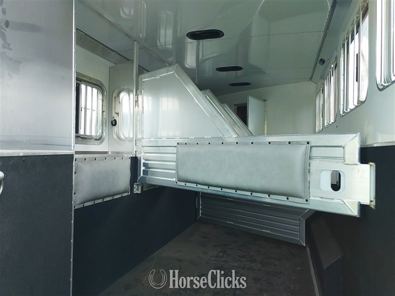 Horse Trailers - 2023 Featherlite Trailers 8581  Horse Trailer