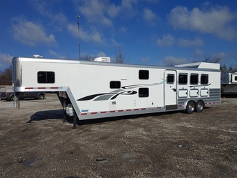 2023 Featherlite Trailers 8581  Horse Trailer