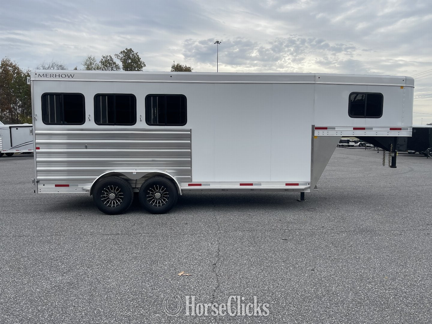 2025 Merhow Trailers Bronco Gooseneck Horse Trailer - Horse Trailers