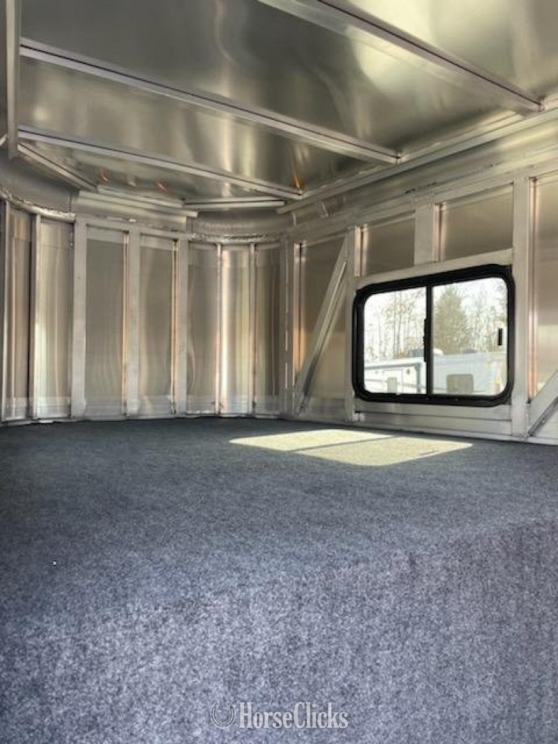 Horse Trailers - 2025 Merhow Trailers Bronco Gooseneck Horse Trailer