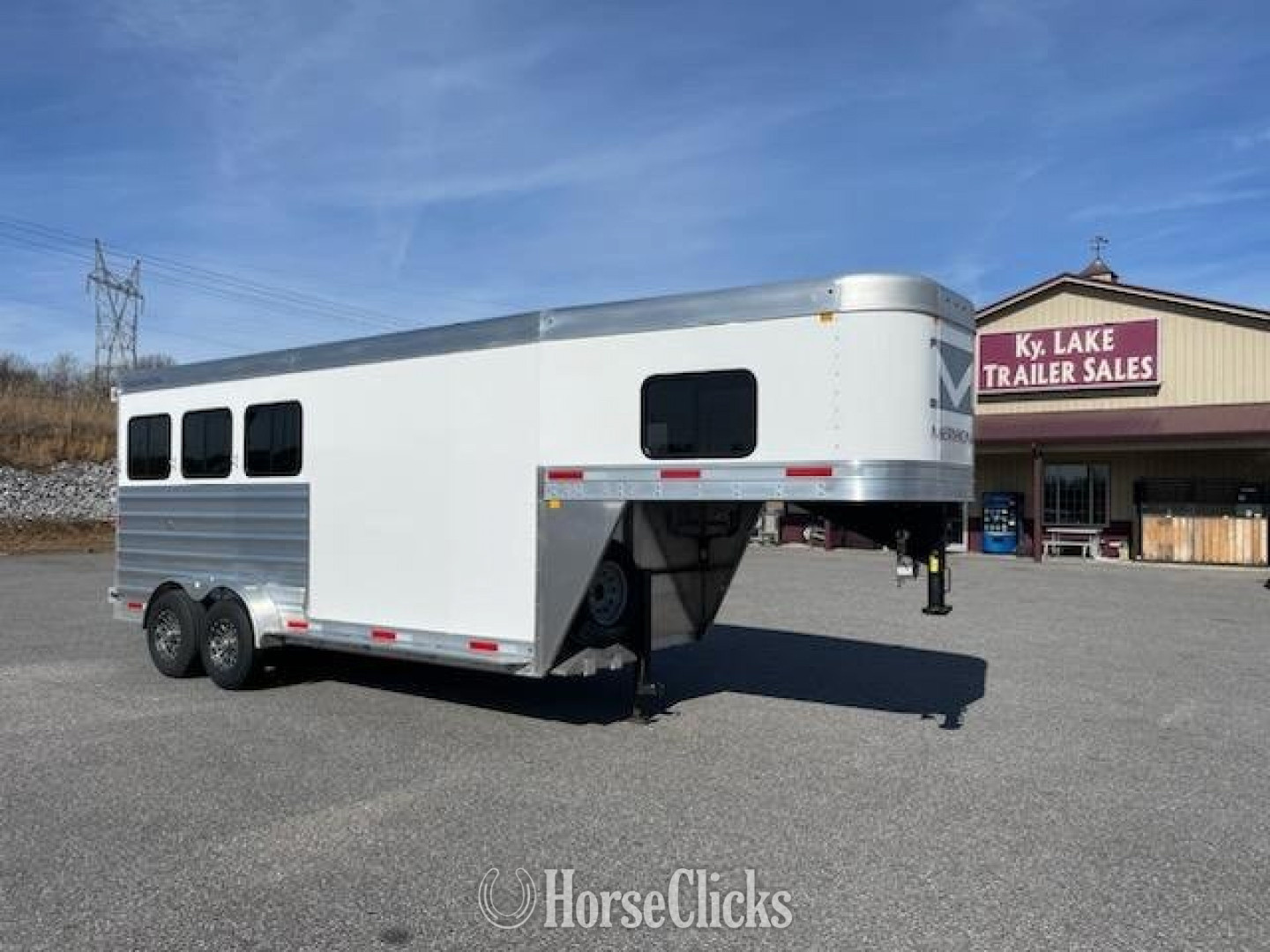 2025 Merhow Trailers Bronco Gooseneck Horse Trailer