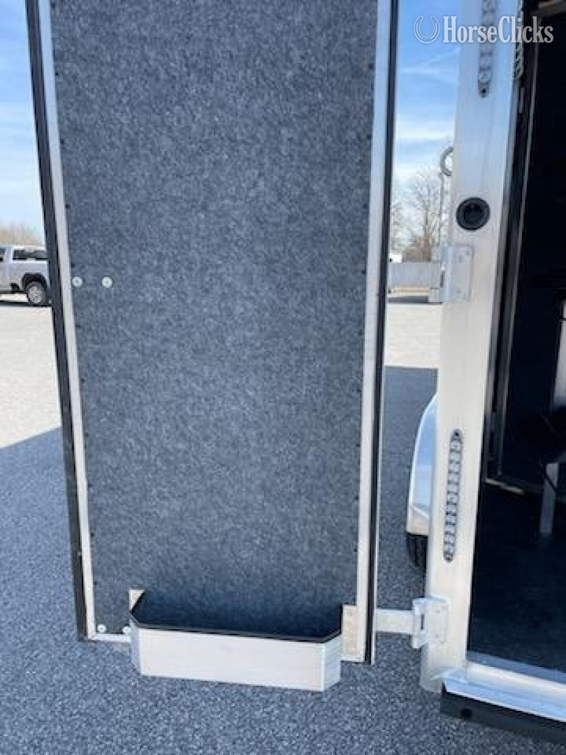 Horse Trailers - 2026 Merhow Trailers Bronco Gooseneck Horse Trailer