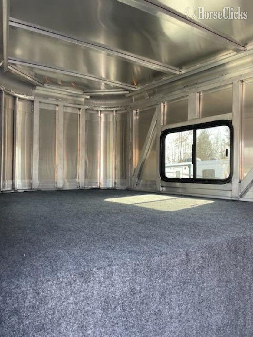 Kentucky 2026 Merhow Trailers Bronco Gooseneck Horse Trailer