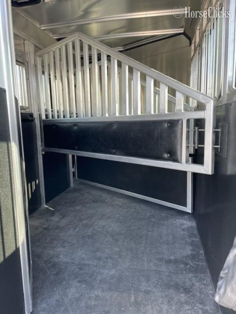 2026 Merhow Trailers Bronco Gooseneck Horse Trailer - Horse Trailers