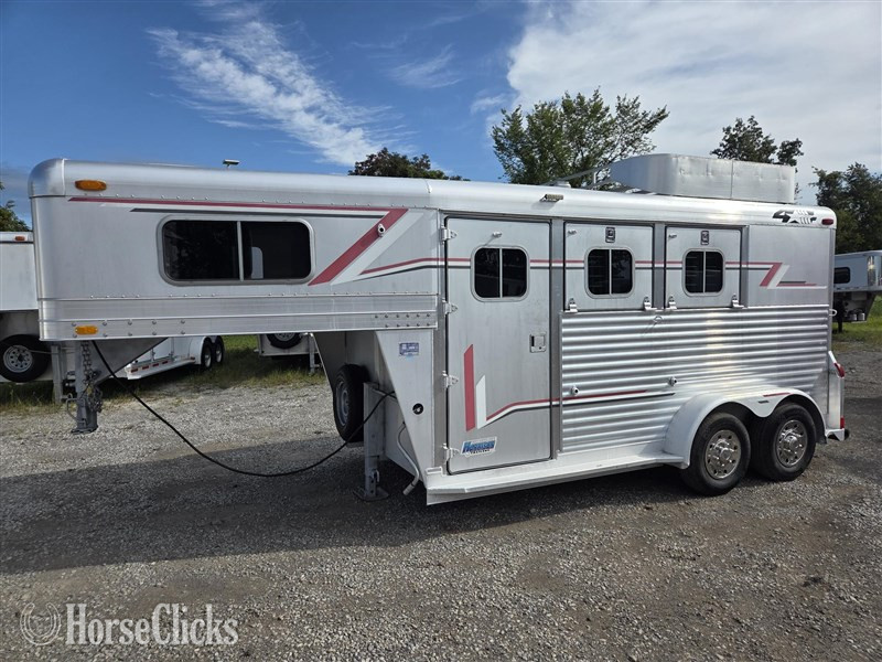 1998 4-Star 2H  Horse Trailer in Ohio