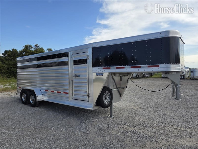 2026 Featherlite Trailers 8117  Horse Trailer in Ohio