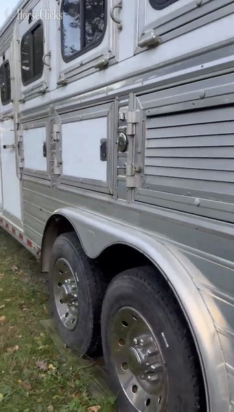 2002 Hart Trailers Outlaw  Gooseneck Horse Trailer Kentucky