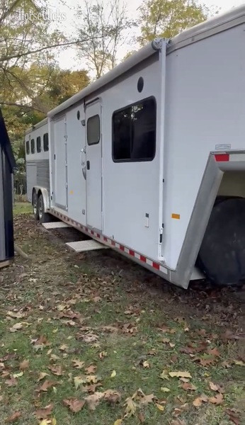 Horse Trailers - 2002 Hart Trailers Outlaw  Gooseneck Horse Trailer in Kentucky