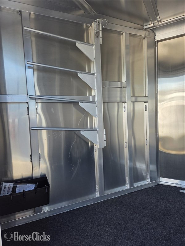 Horse Trailers - 2026 Featherlite Trailers 9400  Horse Trailer