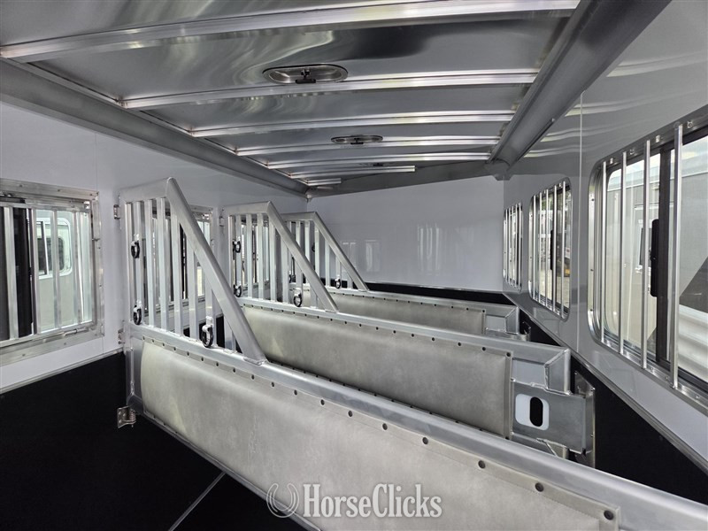 Horse Trailers - 2026 Featherlite Trailers 9600  Horse Trailer in Ohio