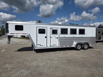 2026 Featherlite Trailers 9600  Horse Trailer